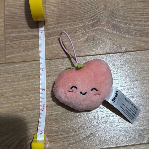 Super cute Pink peach keychain - Picture 4 of 4